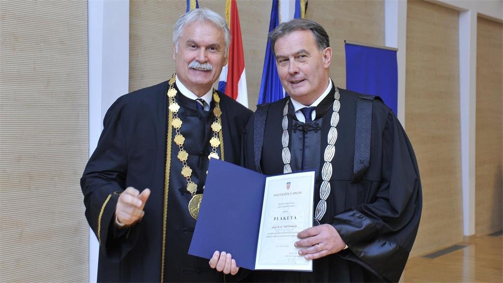 Dekan prof. dr. sc. Ante Tonkić dobitnik Plakete za doprinos razvoju Sveučilišta u Splitu 